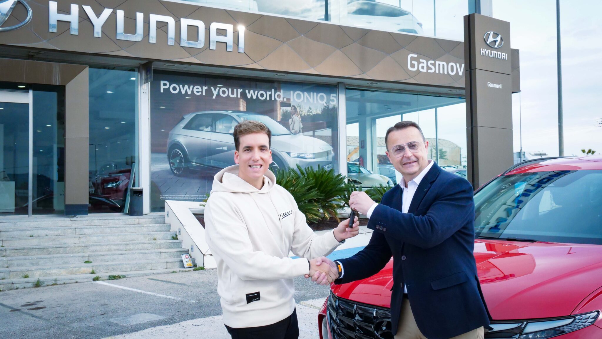 ¡XUSO JONES RENUEVA COMO EMBAJADOR DE HYUNDAI GASMOVIL OTRO AÑO MÁS
